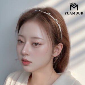 Model wears a black thin headband